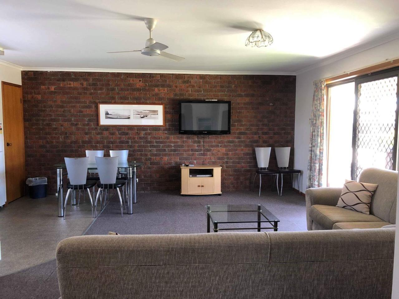 Lakes Jakaranda Holiday Units Lakes Entrance Exterior photo